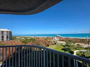 Building Photo - Beautiful Annual 7th floor Condo with Stunning Ocean Views 3/2