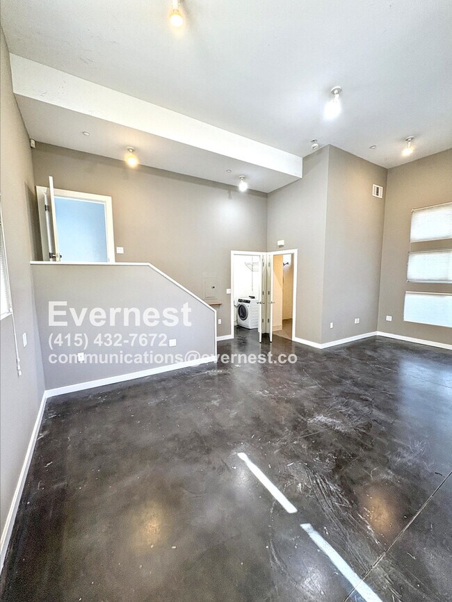 Building Photo - Beautiful 2 bed 2 bath in Oakland!