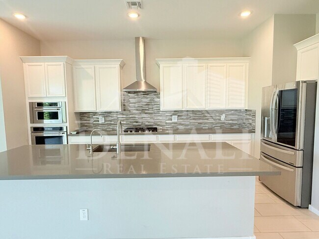 Building Photo - 1153 E Nolan Pl