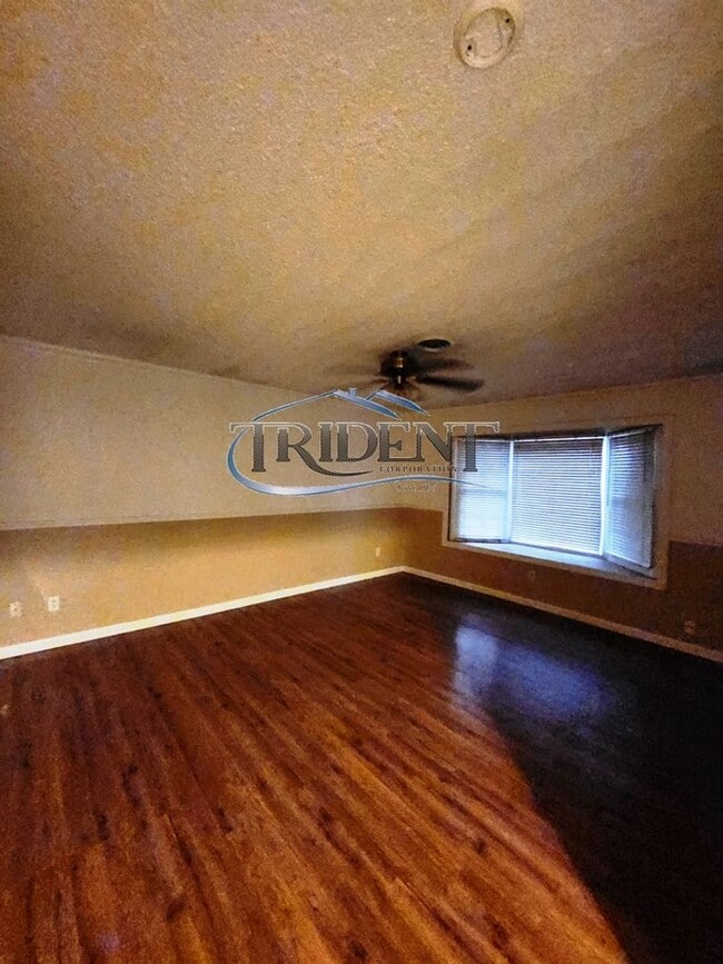 Building Photo - Cute 3 bedroom 2 bath