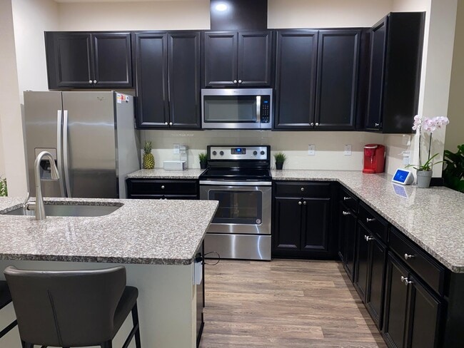 Building Photo - 6549 Calamondin Dr