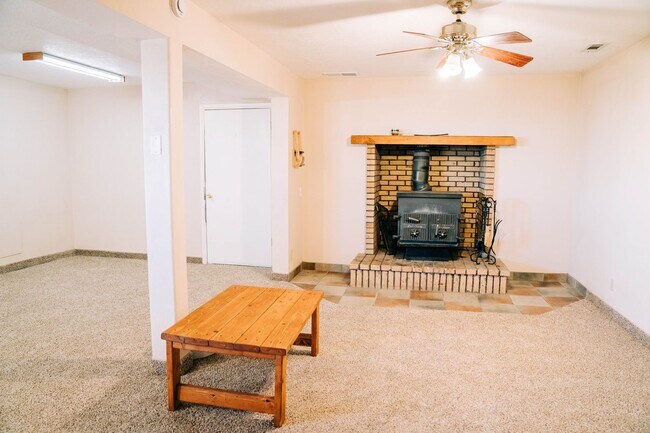 Building Photo - SMALL DOG FRIENDLY!!!  Meadow Street House