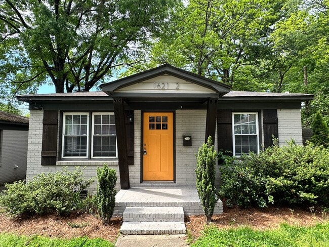 Primary Photo - Adorable Two Bedroom Duplex in Belmont Com...