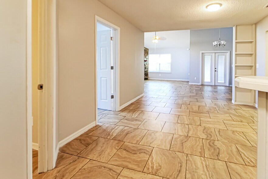 Building Photo - 6753 Long Meadow Cir S