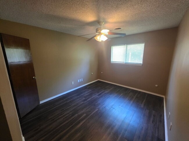 Building Photo - 2923 Sunny Lane