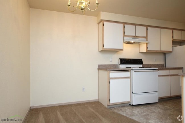 Dining Room - Knox Butte Apartments