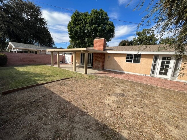 Building Photo - 3 Bed 2 Bath Home!
