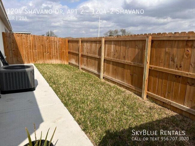 Building Photo - 1204 Shavano Dr