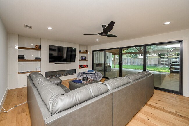 Building Photo - 25602 Yellow Pine Ln