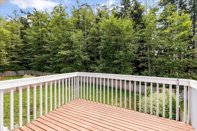 Building Photo - Beautiful Spacious 4 Bedroom 2.75 Bathroom...