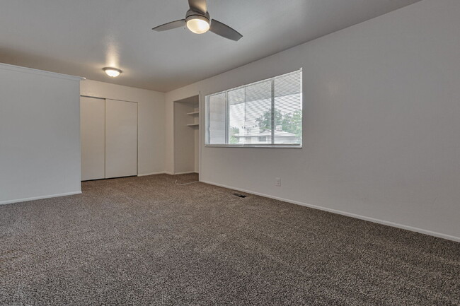 Building Photo - NEW CARPET | Charming 3 B 1.5 BA Duplex Unit in the Heart of Midvale