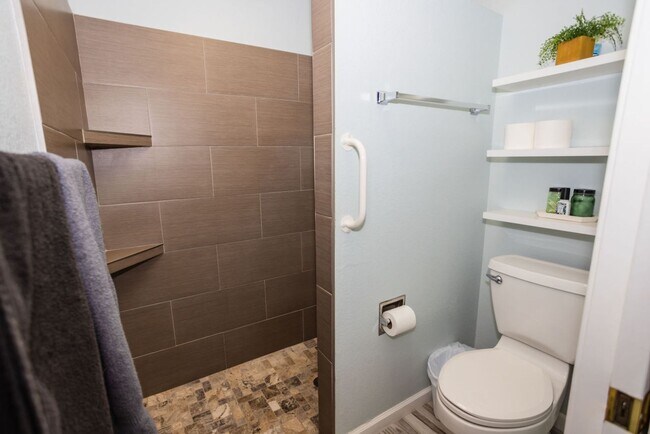 Building Photo - 3 BEDROOM 2 BATH 2 CAR GARAGE POOL HOME W/...