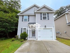 Building Photo - 728 Rosewell Ave