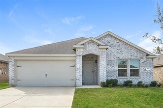 Building Photo - 824 English Dr