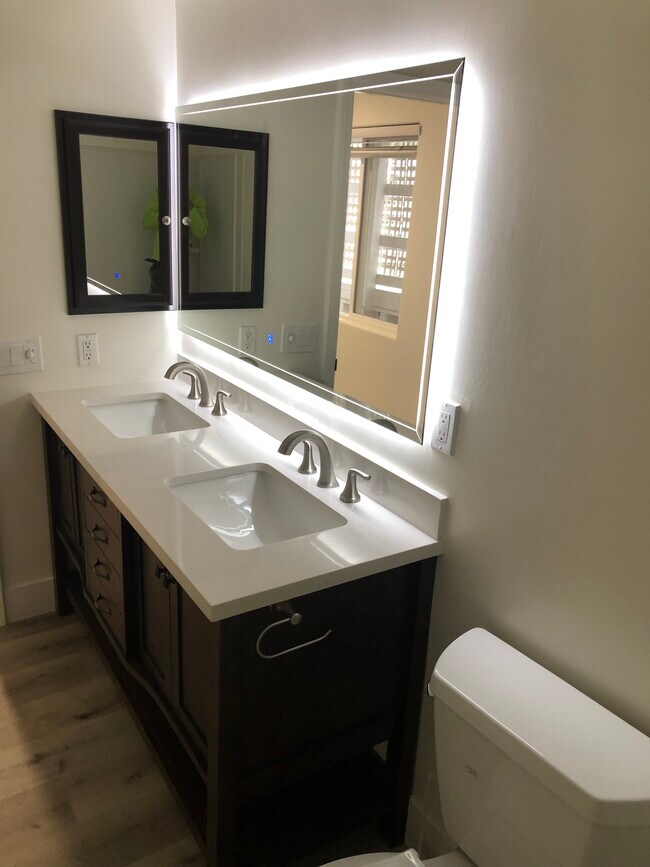 Master Bathroom - 4202 Mesa St