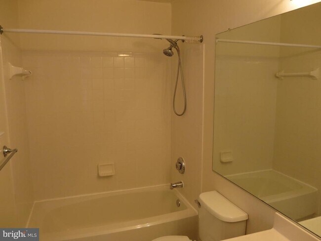 Building Photo - 1024 Gardenview Loop