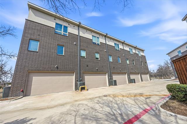 Building Photo - 2620 Valley View Ln