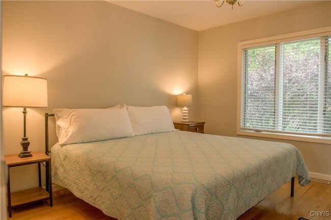 Building Photo - 1916 W Lake Rd