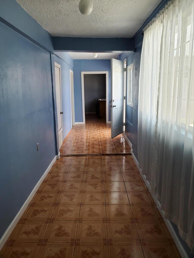 Building Photo - 14565 Hendrik Dr