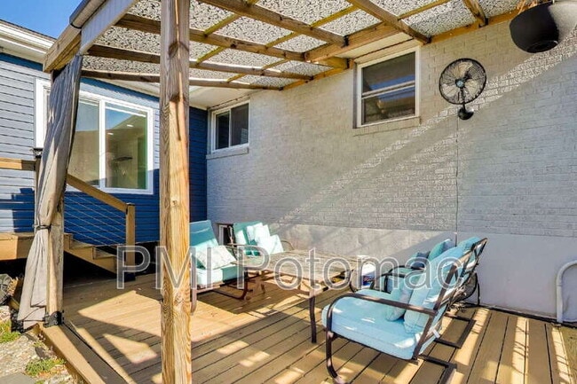 Building Photo - 1915 Henry Rd