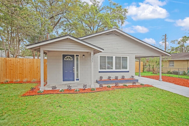 Building Photo - 237 N Bowlan St