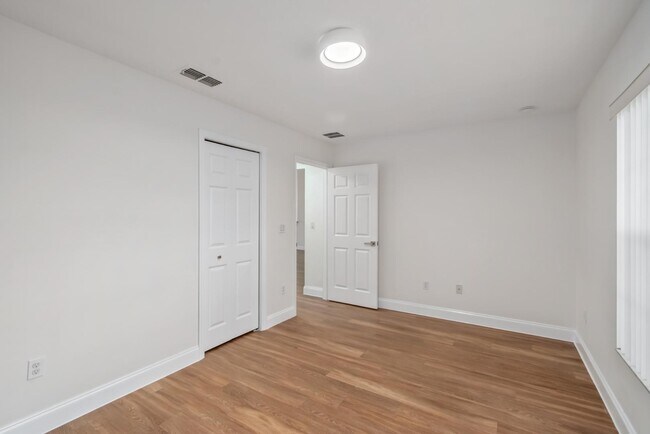 Building Photo - 8511 SE 158th Pl