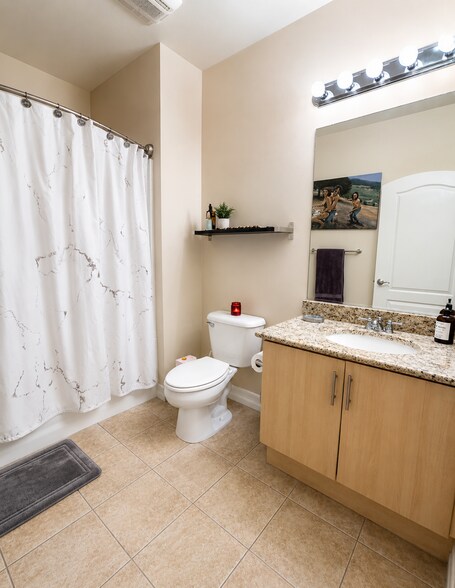 Bathroom bedroom 2 - 1225 Island Ave