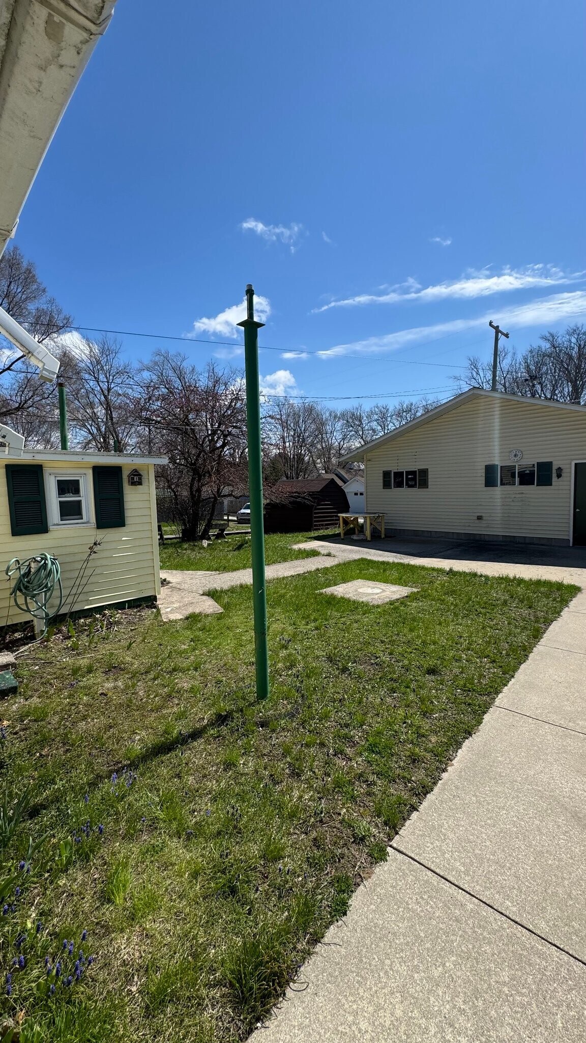 Building Photo - 806 E Loomis St