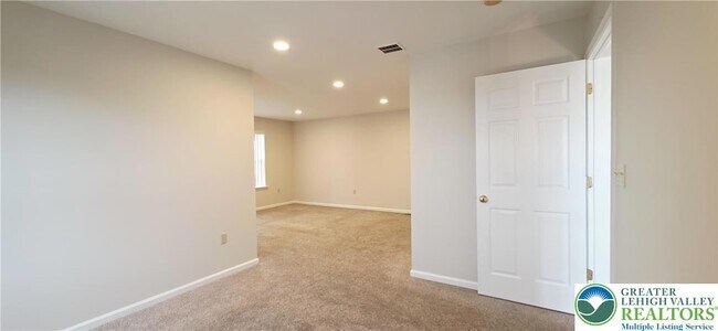 Building Photo - 3791 Knight Dr