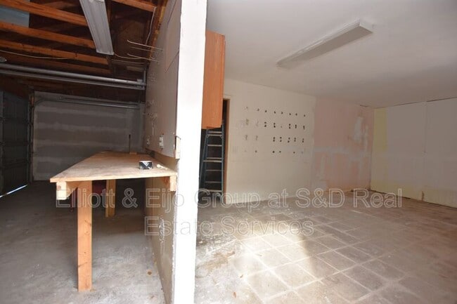 Building Photo - 1127 Oakhill St