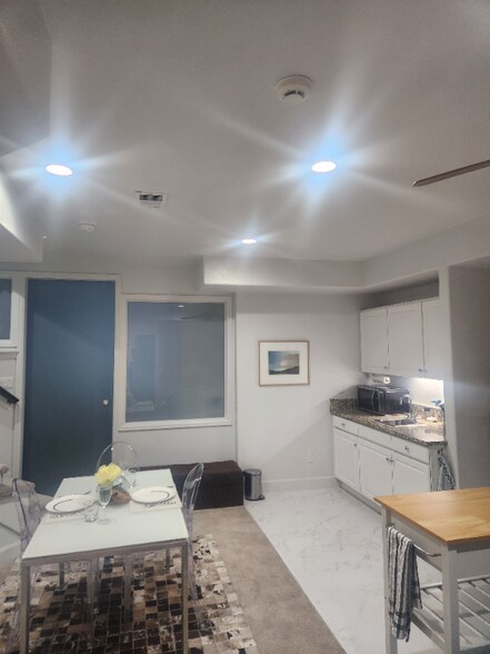 Building Photo - 362 Monroe St