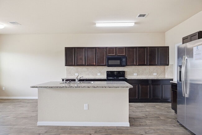 Building Photo - 12013 Waterford Run Way