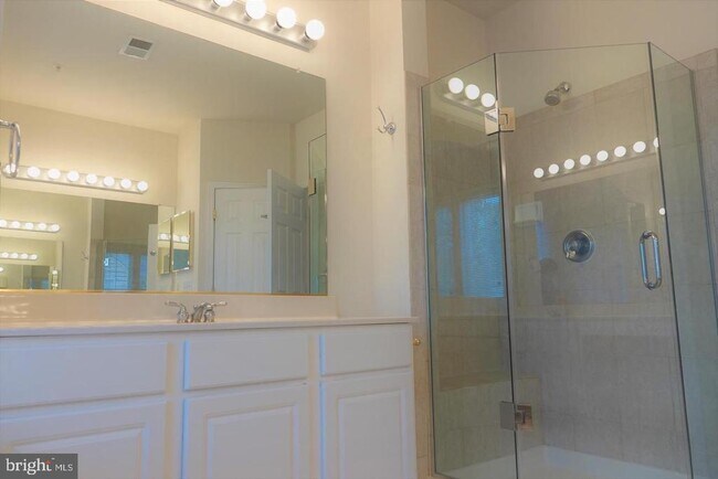 Building Photo - 1115 Crestfield Dr