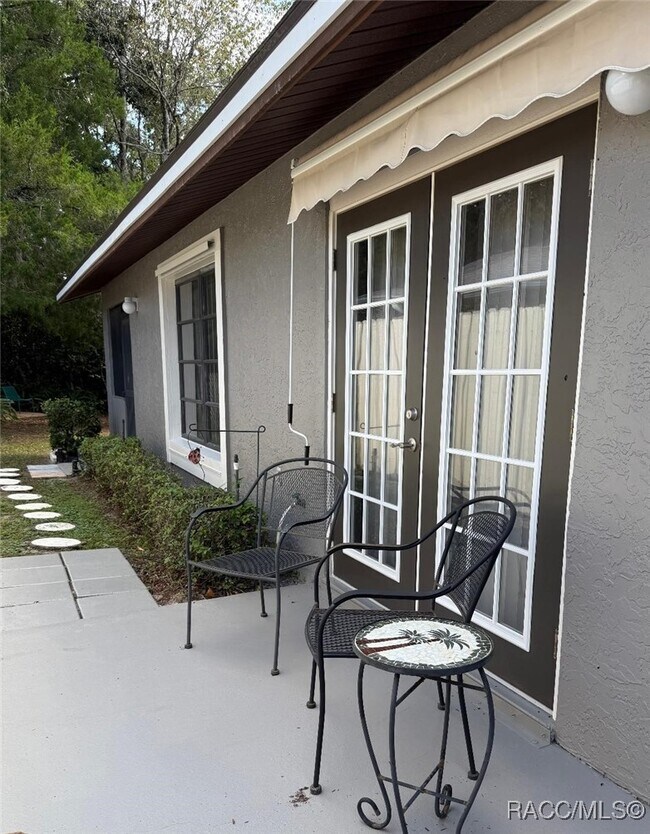 Building Photo - 23 Dogwood Dr