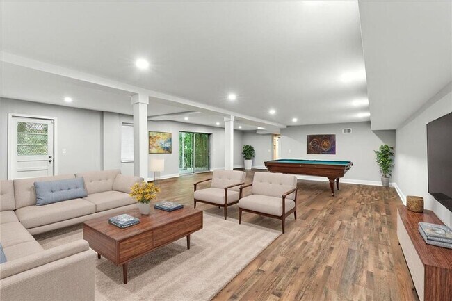 Building Photo - 893 Woodmere Dr NW