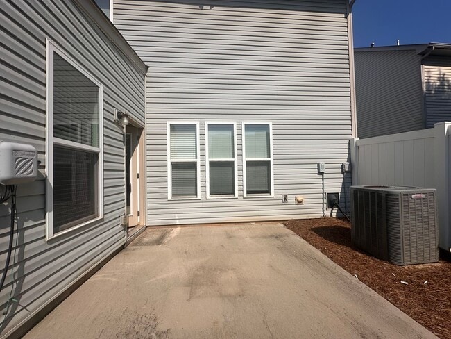 Building Photo - **MOVE IN SPECIAL!**Beautiful 3BR/2.5BA Home in Charlotte!