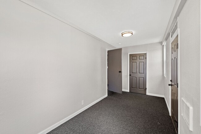 Building Photo - Gorgeous 3 bedroom home in Verona available September 1!