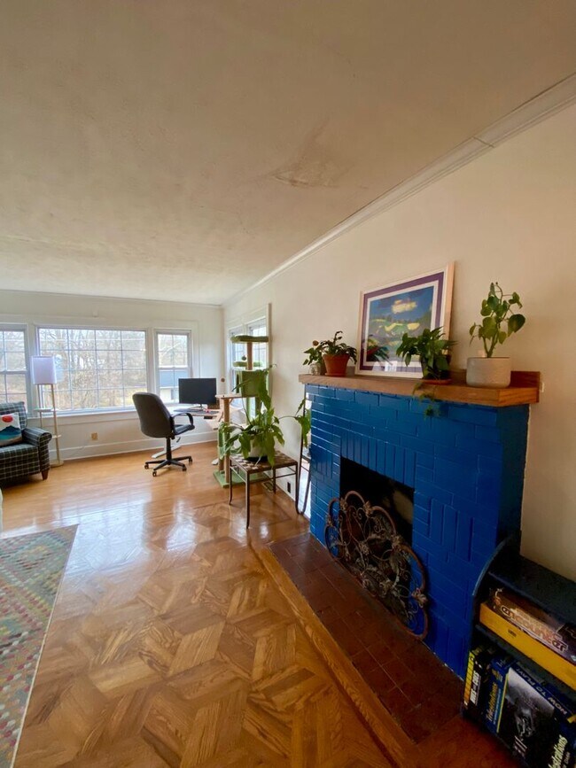 Building Photo - Spacious 3BR Home Minutes from Downtown Johnson City | W/D Included | Garden Beds