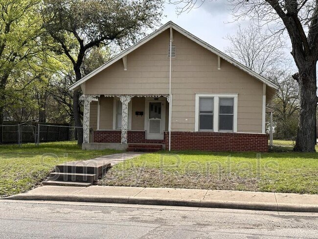 Primary Photo - Monroe St 2501