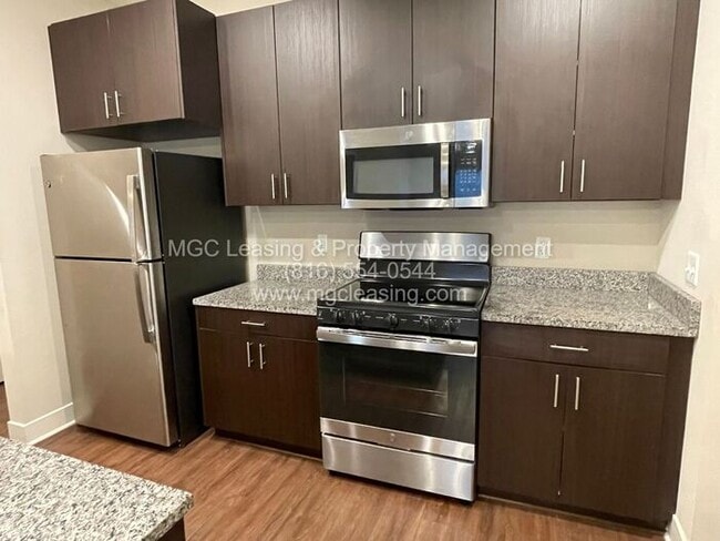 Building Photo - First Floor HCA Apartment with Extra-Large Primary Bath - Enjoy a $500 rent credit when you lease...