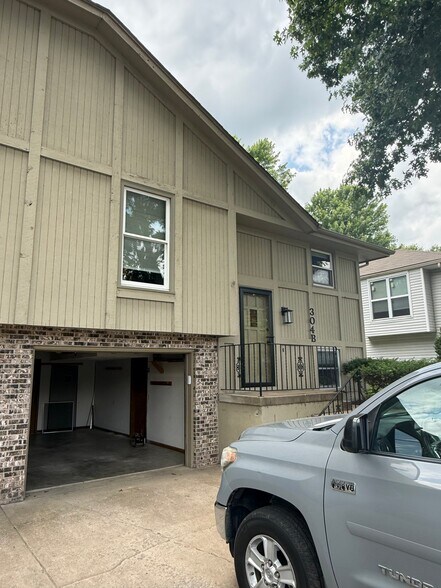 Building Photo - 304 NE Independence Ave