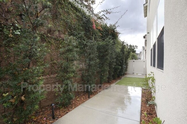 Building Photo - 662 Gemstone Dr