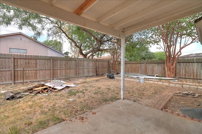 Building Photo - 6405 Clairfield St