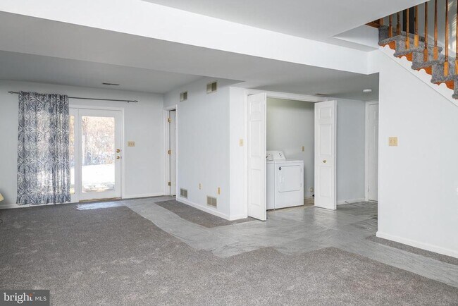 Building Photo - 1957 Lincoln Ave