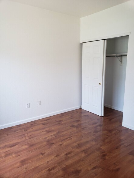 Building Photo - 5225 White Willow Dr