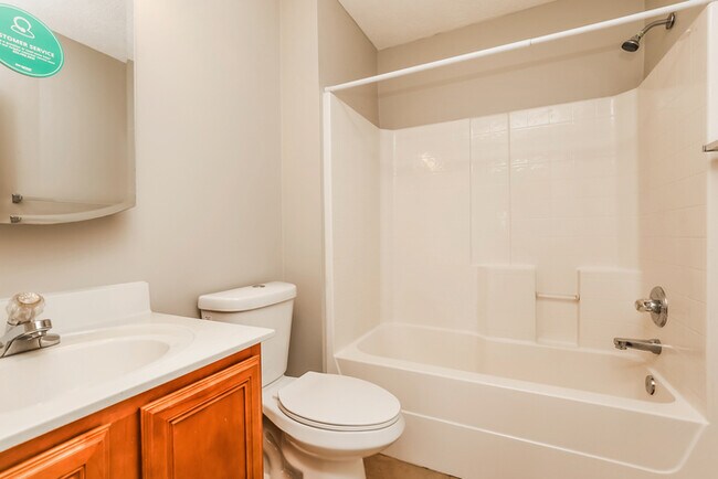 Building Photo - Inviting 3-Bedroom Nashville Home