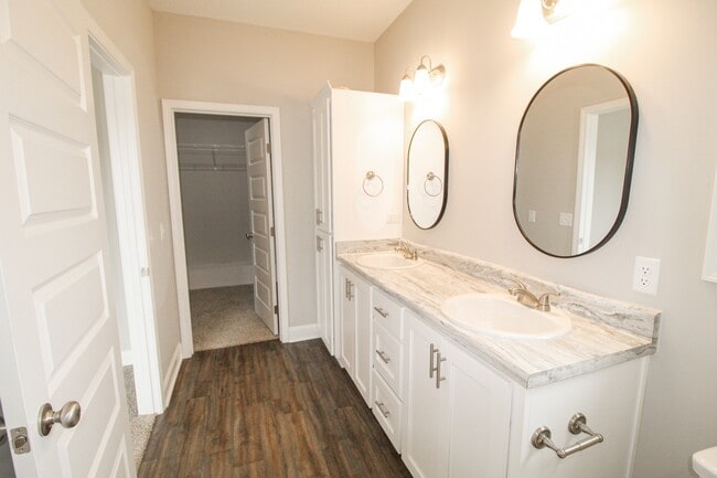 Building Photo - 312 Old Rockdale