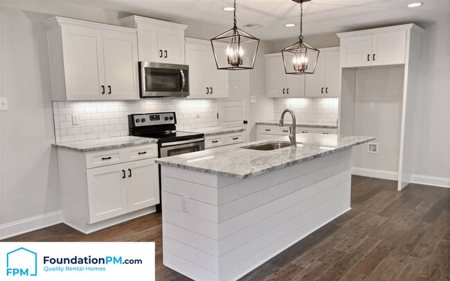 Building Photo - 1155 Brado Dr