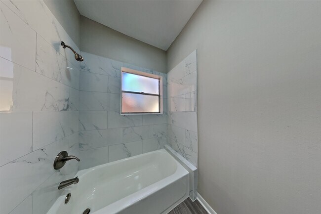 Building Photo - 2127 Jamara Ln