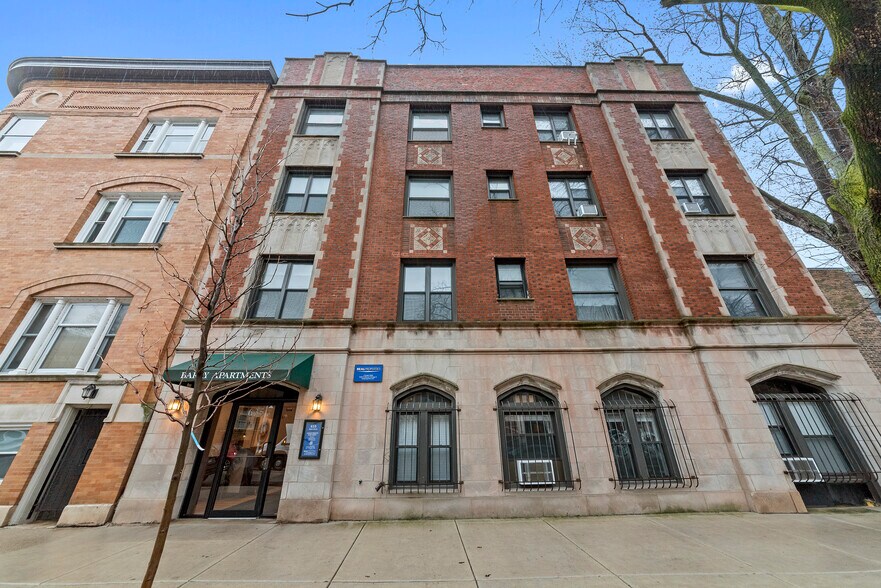 Primary Photo - 645 W Barry Ave